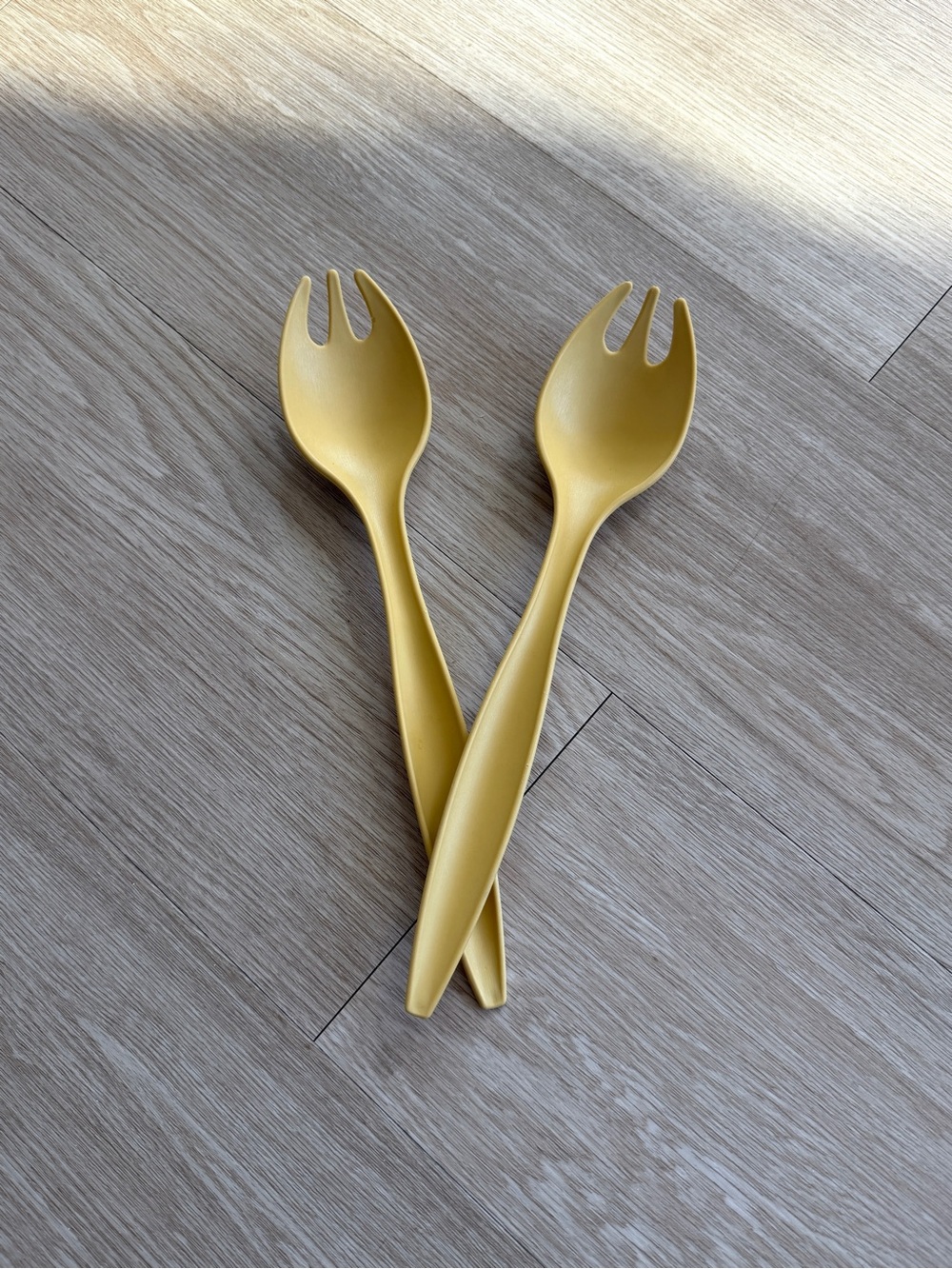 Set of 2 Vintage Tupperware Salad Tongs Forks HARVEST GOLD Retro 70s 12” Sporks